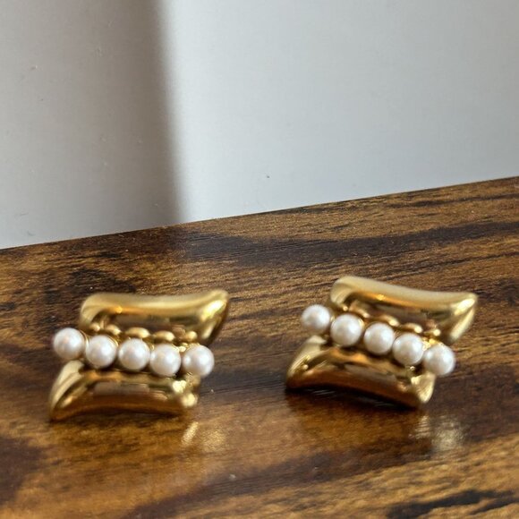 Oceanus Imitation Pearl Gold Stainless Steel Stud Earrings Timeless Sculptural - Picture 7 of 7